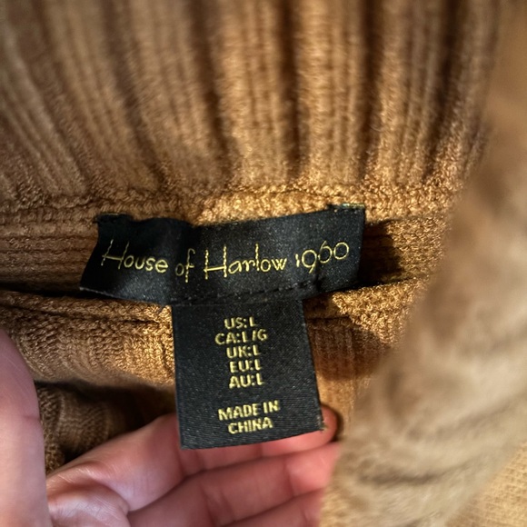 House of Harlow 1960 Camel Cropped Turtleneck Sweater - Picture 4 of 5